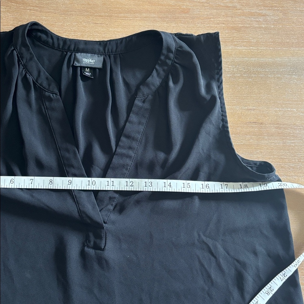 Mossimo Black Chiffon Rounded Hem Split V-neck Tank, Medium - Picture 6 of 7